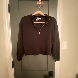 Black quarter zip cropped shirt